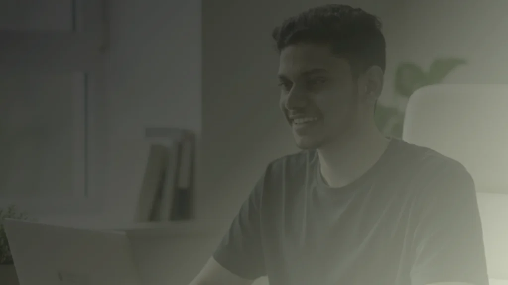 Working-and-Smiling-of-Best-Freelance-Digital-Marketer-in-Malappuram